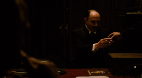 1. Un lento travelling hasta hacer aparecer la silueta de Vito Corleone