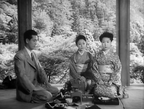 1. Mizoguchi utiliza la puesta en escena para describir las complejas y cambiantes relaciones que se establecen entre los tres personajes