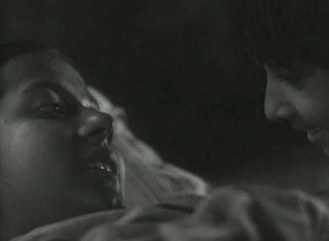 3. Apu con su hermana Durga