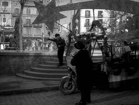 1. Berlanga disfraza de sencillez lo que es en realidad un absoluto dominio del tiempo y espacio cinematográficos