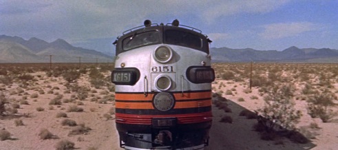 2. El tren atravesando el desierto