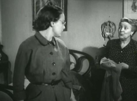 3. Un vestido gris, de tacto áspero