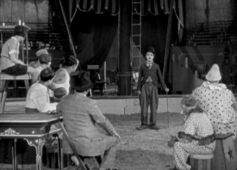 1. El vagabundo de Chaplin es un personaje cómico a su pesar, un clown involuntario