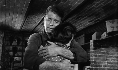 4. Labiche se abraza a Christine