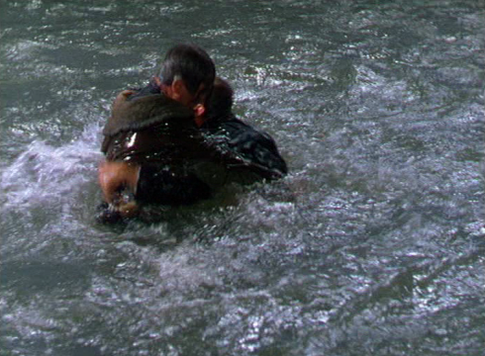 4. Glyn luchando contra la sombra de su pasado