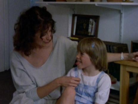 1. Delphine sólo se siente entre iguales con niños