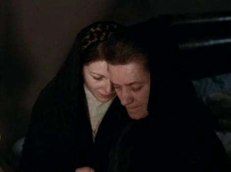 3. Maddalena despidiéndose de su madre