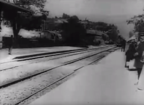 1. Lumière plasman por primera vez la idea de profundidad gracias a la línea del ferrocarril que cruza el plano en diagonal