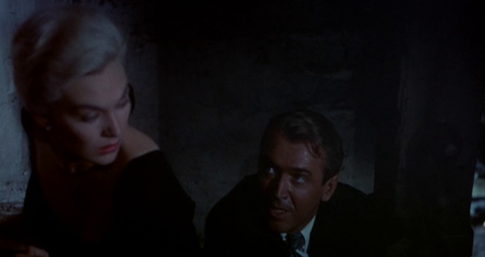 5. Hitchcock impone un final en el que triunfa la turbiedad y el enigma