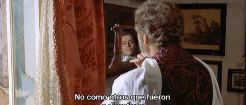 2. El rostro del Tancredi reflejado en el espejo ante el cual se está afeitando Fabrizio