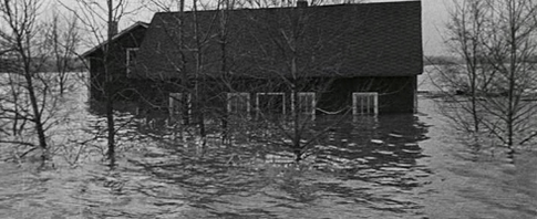 2. Imágenes documentales de las inundaciones del río